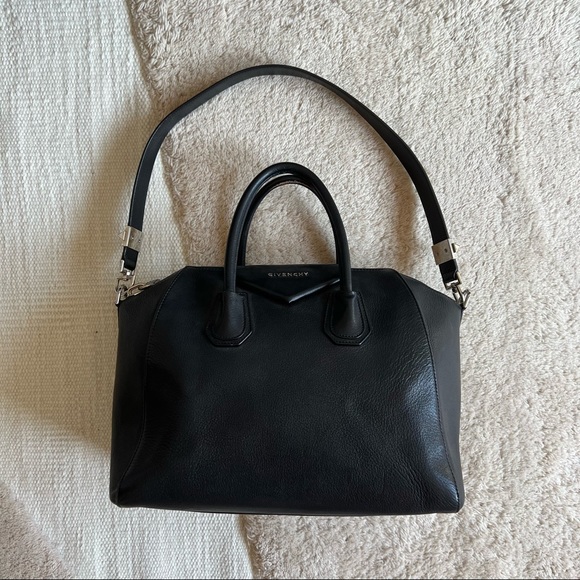 Givenchy Handbags - Givenchy Antigona black leather bag